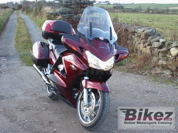 2004 Honda ST 1300 photo